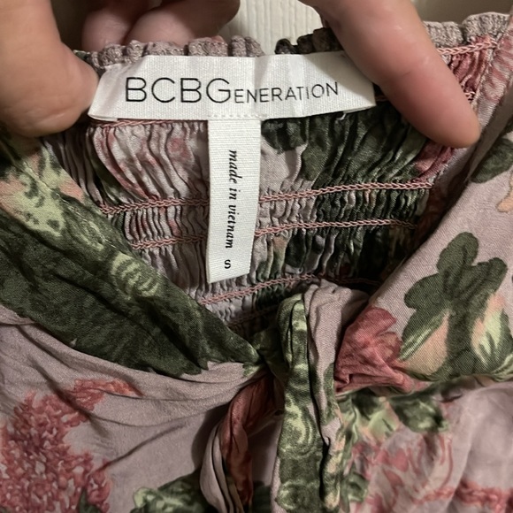BCBG generation crop top size small - Picture 2 of 4